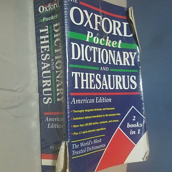 Preowned Oxford pocket dictionary and thesaurus - Picture 2 of 6